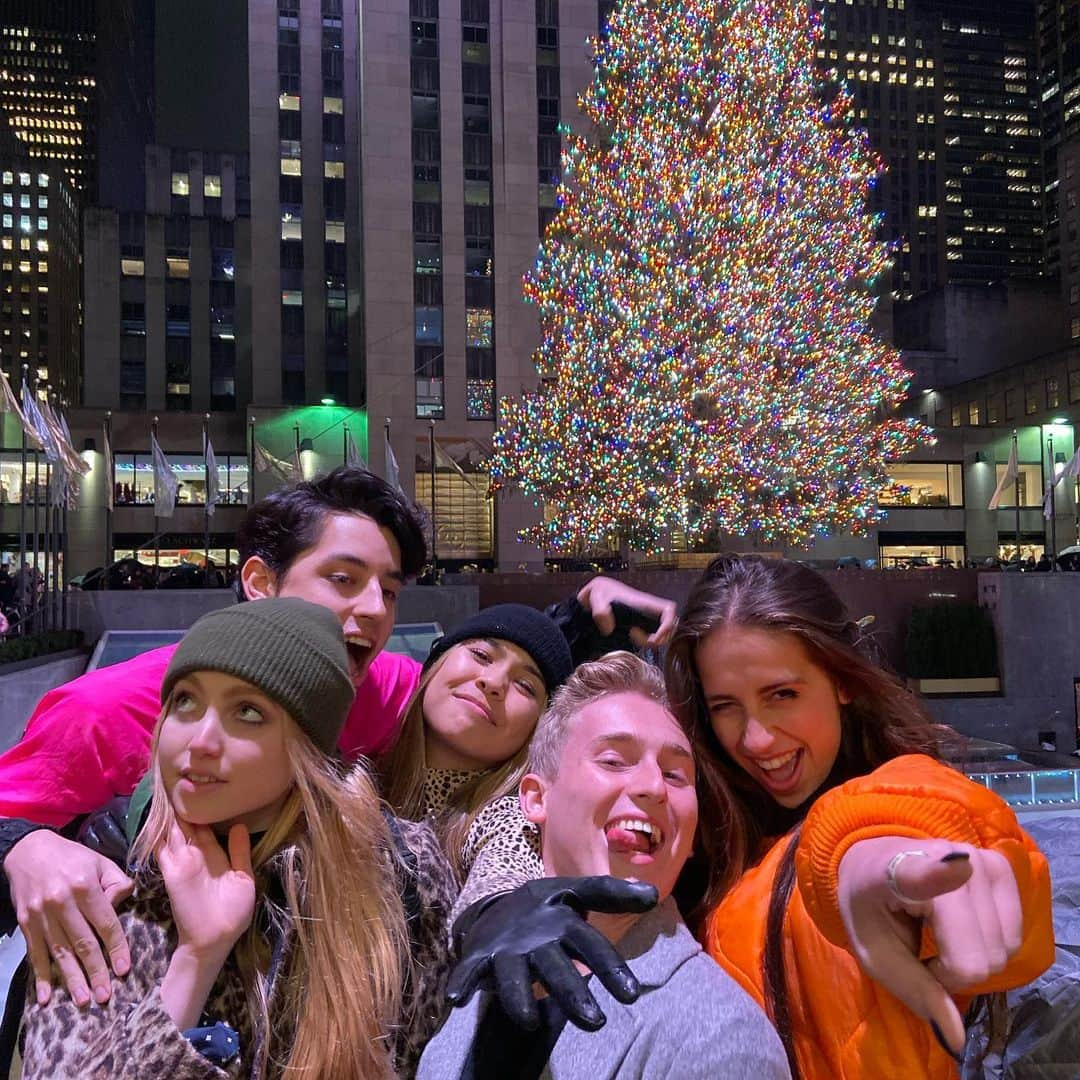 タテ・マクレーさんのインスタグラム写真 - (タテ・マクレーInstagram)「damn what an amazing week in new york. so so dang grateful for these people :))) love you all so much. can’t wait」12月13日 0時22分 - tatemcrae