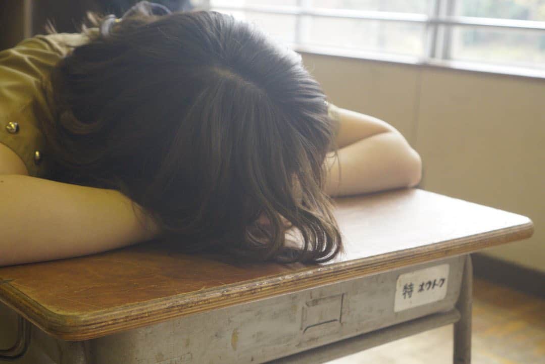 谷藤海咲さんのインスタグラム写真 - (谷藤海咲Instagram)「いつも授業中寝てる隣のあの子」12月13日 0時27分 - tanifuji_misaki
