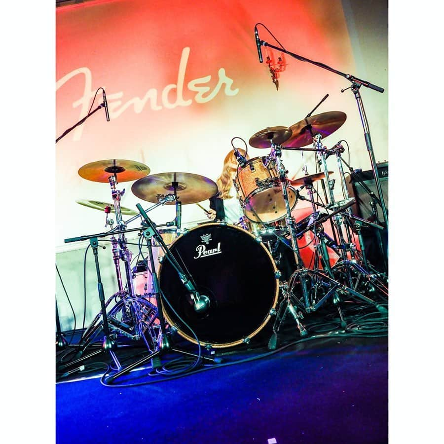 SCANDALさんのインスタグラム写真 - (SCANDALInstagram)「2019.12.12/December 12, 2019 "Fender BONENKAI 2019" #scandal #Fender」12月13日 0時28分 - scandal_band_official