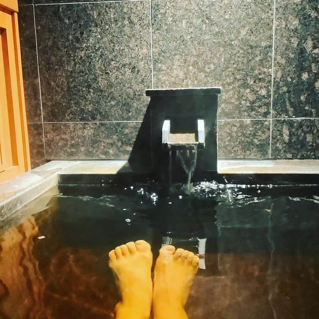 丸山敬太さんのインスタグラム写真 - (丸山敬太Instagram)「冷たい空気の中のモール温泉 ご褒美みたいな時間  最高です。」12月13日 0時41分 - keitamaruyama