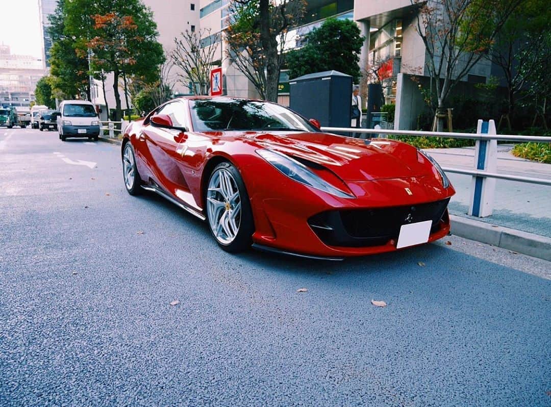 石倉ノアさんのインスタグラム写真 - (石倉ノアInstagram)「Ferrari 812 SuperFast .. . 趣味はとことん突き詰める。 そして車の素晴らしさと車好きを増やしたい . .. #japan #tokyo #ferrari #812superfast #instagood」12月13日 0時34分 - zeppelin.noah