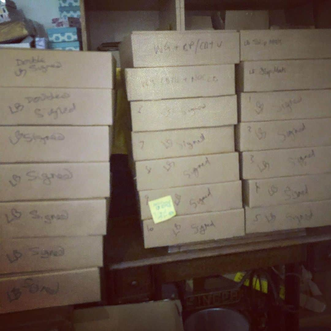 リトル・ブーツさんのインスタグラム写真 - (リトル・ブーツInstagram)「Fulfilment is well underway at @onrepeatrecords ! I’ve tried to be as involved as possible with this process and wow it’s a way bigger job than I anticipated 🤯 We are getting a lot of questions so I will be doing a Facebook live AMA at 6.30pm GMT today to answer all your queries about the campaign and more, tune in! Let us know if you’ve received your order and tag me so we can see! Hope you love all your items and praying the post is speedy 💗 📸 @goodtimerick」12月13日 0時40分 - littlebootsmusic