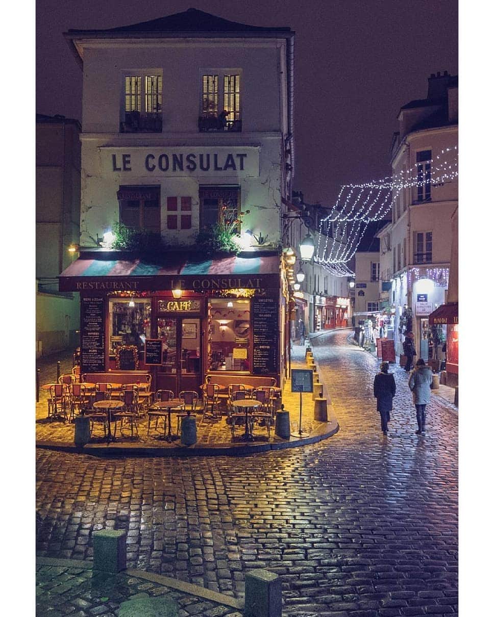 VuTheara Khamさんのインスタグラム写真 - (VuTheara KhamInstagram)「Montmartre by Night, Paris 🌃 Back to Paris after more one week in Shanghai. I didn't have Wi-Fi, VPN during my trip but I took a lot pictures that I will share soon. I hope you'll like.」12月13日 0時53分 - vutheara