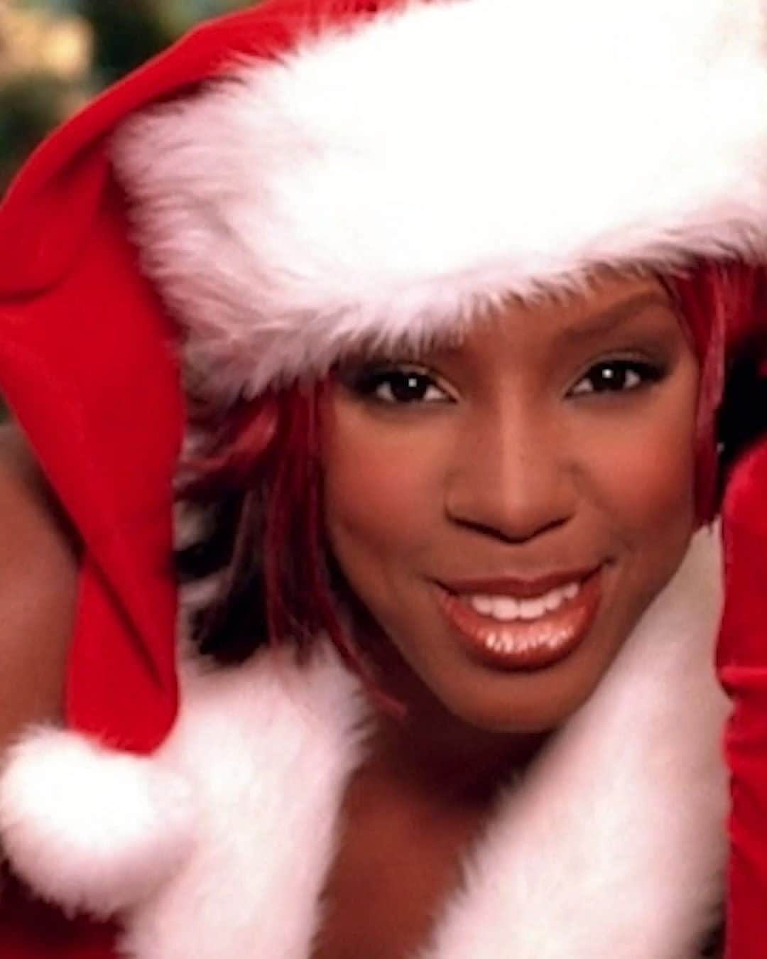 Destiny's Childのインスタグラム：「"You know Christmas ... was made for the children. Destiny's Children" 😉🎄Watch #8DaysOfChristmas on @youtube now — link in bio.」