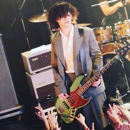 磯部寛之のインスタグラム：「Kagoshima day 1. Thank you all, it was a lot of fun. Can’t wait for tomorrow. Happy belated birthday to our guitarist Masa!! Hiro 鹿児島初日。楽しい夜をありがとうございました。ステージめちゃ揺れてて笑った。最高でした◎2日目も楽しみにしてます。そして日付け変わっちゃったけどまーくん改めて誕生日おめでとう㊗️ ひろ #alexandros #tour #kagoshima #caparvohall #鹿児島 #おはつ #楽しかった #あと #1日 #ある #幸せ」