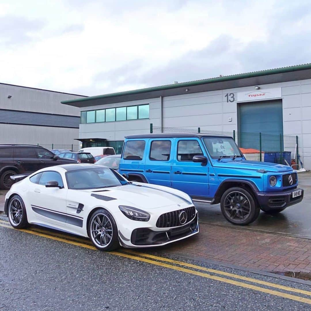 CarsWithoutLimitsさんのインスタグラム写真 - (CarsWithoutLimitsInstagram)「Perfect Combo • G63 AMG & AMG GT-R Pro Owner @shmee150  #carswithoutlimits #mercedesamg #g63amg #amggtr #gtrpro」12月13日 1時43分 - carswithoutlimits