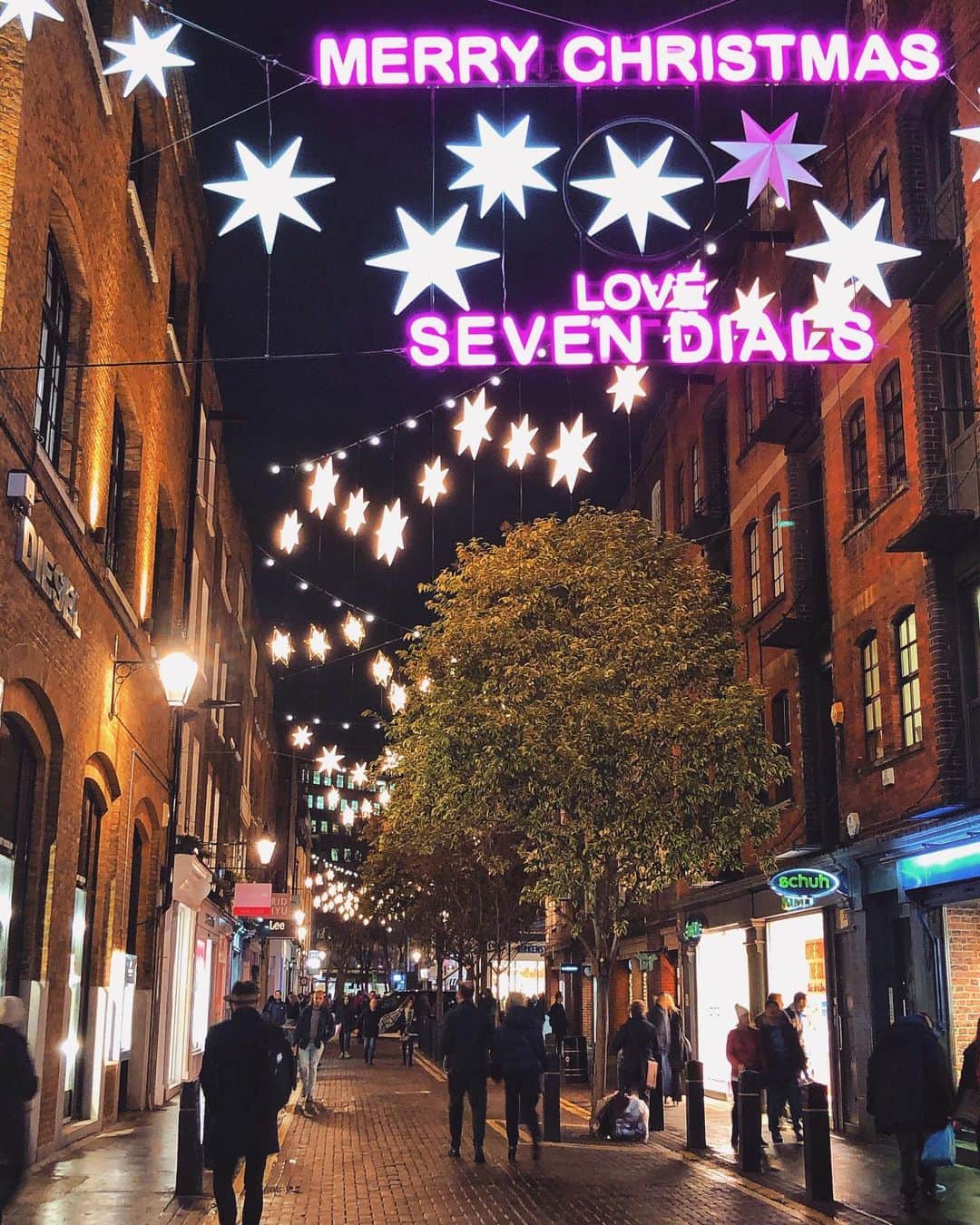 Seyda♥ Travel & Natureのインスタグラム：「Have a nice eve dears💙❤️ #london 💜💖 #seydauk」