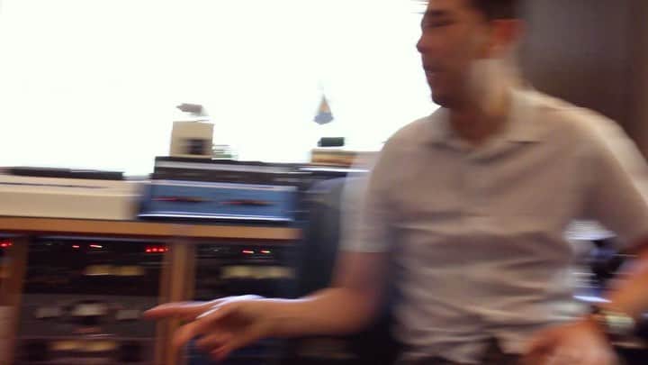 ベスト・コーストのインスタグラム：「another lil studio behind the scenes *lol.* ⁣ (i still stand by this sounding like “killing in the name!!!”) ⁣ ⁣ 📹: @thedirtiestlittlerainbow」