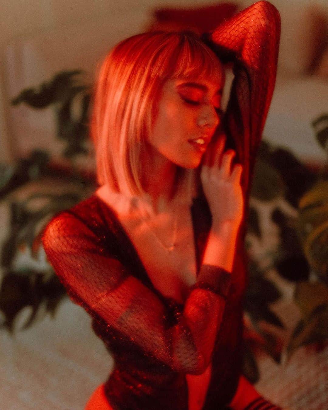 Janice Griffithのインスタグラム：「floating through on an ethereal cloud of calm love and lust  photo @alexandrakacha  MUA @steffyslays」