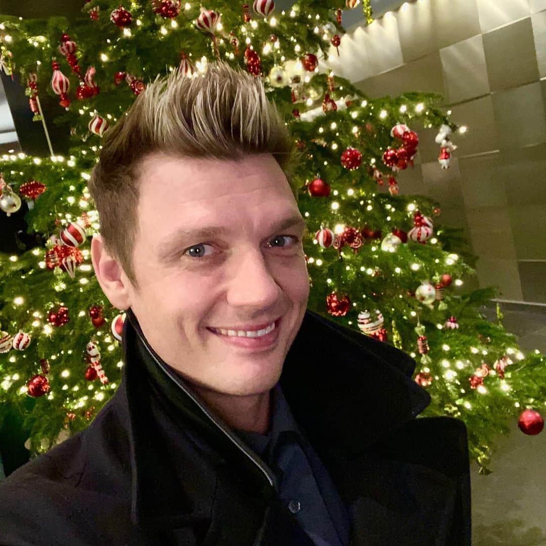 ニック・カーターさんのインスタグラム写真 - (ニック・カーターInstagram)「Getting into that warm and cozy #happyholidays spirit. #itschristmastimeagain #germany」12月13日 2時34分 - nickcarter