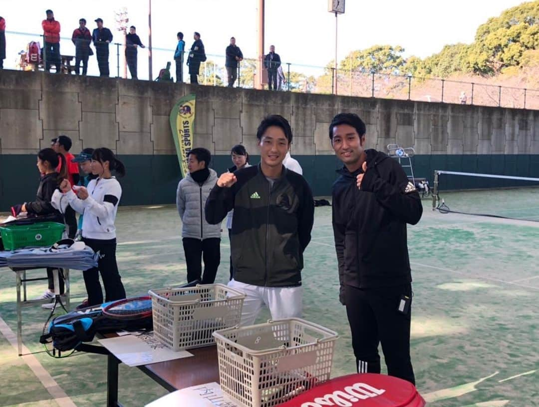 内山靖崇さんのインスタグラム写真 - (内山靖崇Instagram)「昨日は浜松の花川運動公園で花川祭が行われました！ 参加された皆さんとテニスが一緒に出来なくて残念ですが、楽しい時間でした😌  あっという間にオフも終わり、今日から来シーズンに向けたトレーニングが始まります！ 新しい自分にアップデートしていけるようにじっくり向き合いたいと思います💪  #hamamatsu  #tennisevent  #preseason」12月9日 7時15分 - yasutaka0805