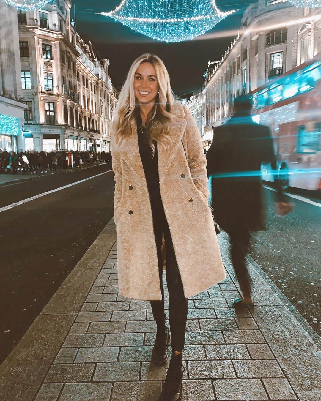 Daniella Graceさんのインスタグラム写真 - (Daniella GraceInstagram)「Happy Chappy 😁🇬🇧🎄」12月9日 5時42分 - daniellagrace