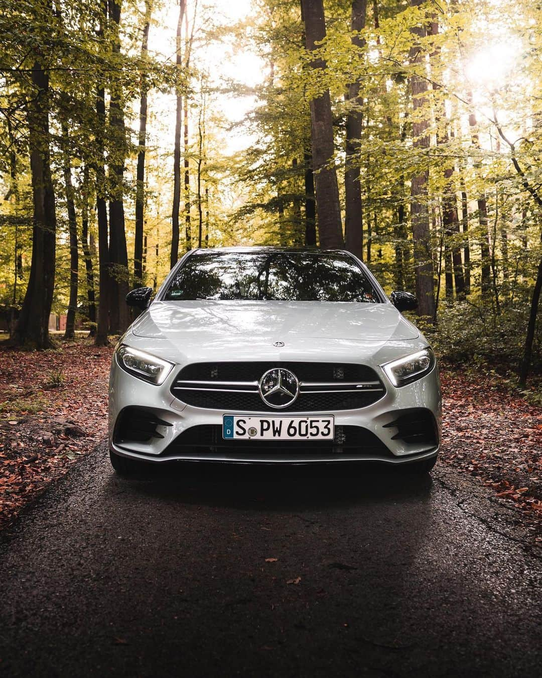 メルセデス・ベンツさんのインスタグラム写真 - (メルセデス・ベンツInstagram)「Enter a world full of passion, elegance, power and dynamism. The world of Mercedes- AMG A-Class. #MercedesAMG #AClass 📸 @hanneslhauser for #MBsocialcar」12月9日 5時47分 - mercedesbenz