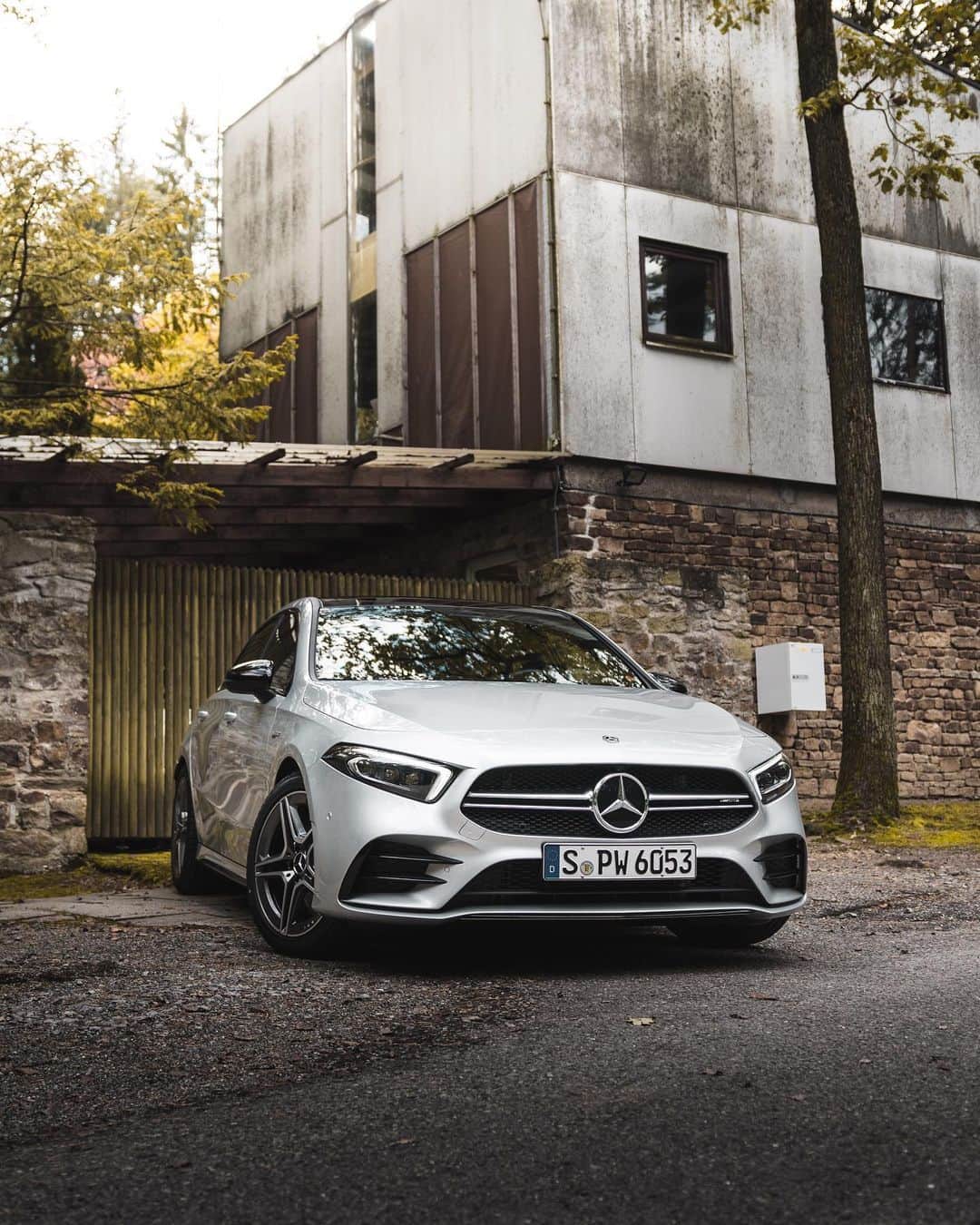 メルセデス・ベンツさんのインスタグラム写真 - (メルセデス・ベンツInstagram)「Enter a world full of passion, elegance, power and dynamism. The world of Mercedes- AMG A-Class. #MercedesAMG #AClass 📸 @hanneslhauser for #MBsocialcar」12月9日 5時47分 - mercedesbenz