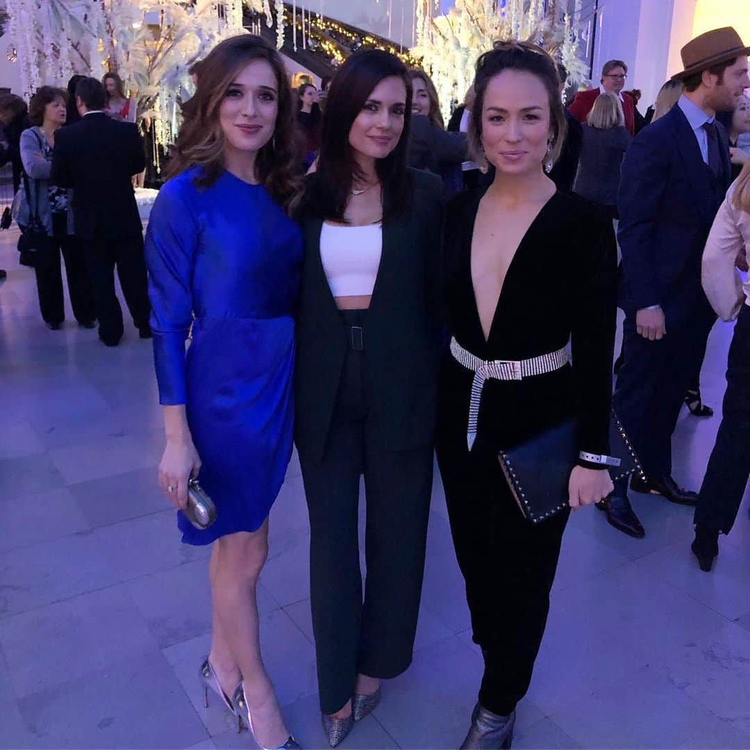 マリーナ・スコーシアーティさんのインスタグラム写真 - (マリーナ・スコーシアーティInstagram)「One Chicago Holiday party! Dressed in my blues. @michellemasonofficial #bluedresss #michellemason #silkdress」12月9日 5時47分 - marinasqu