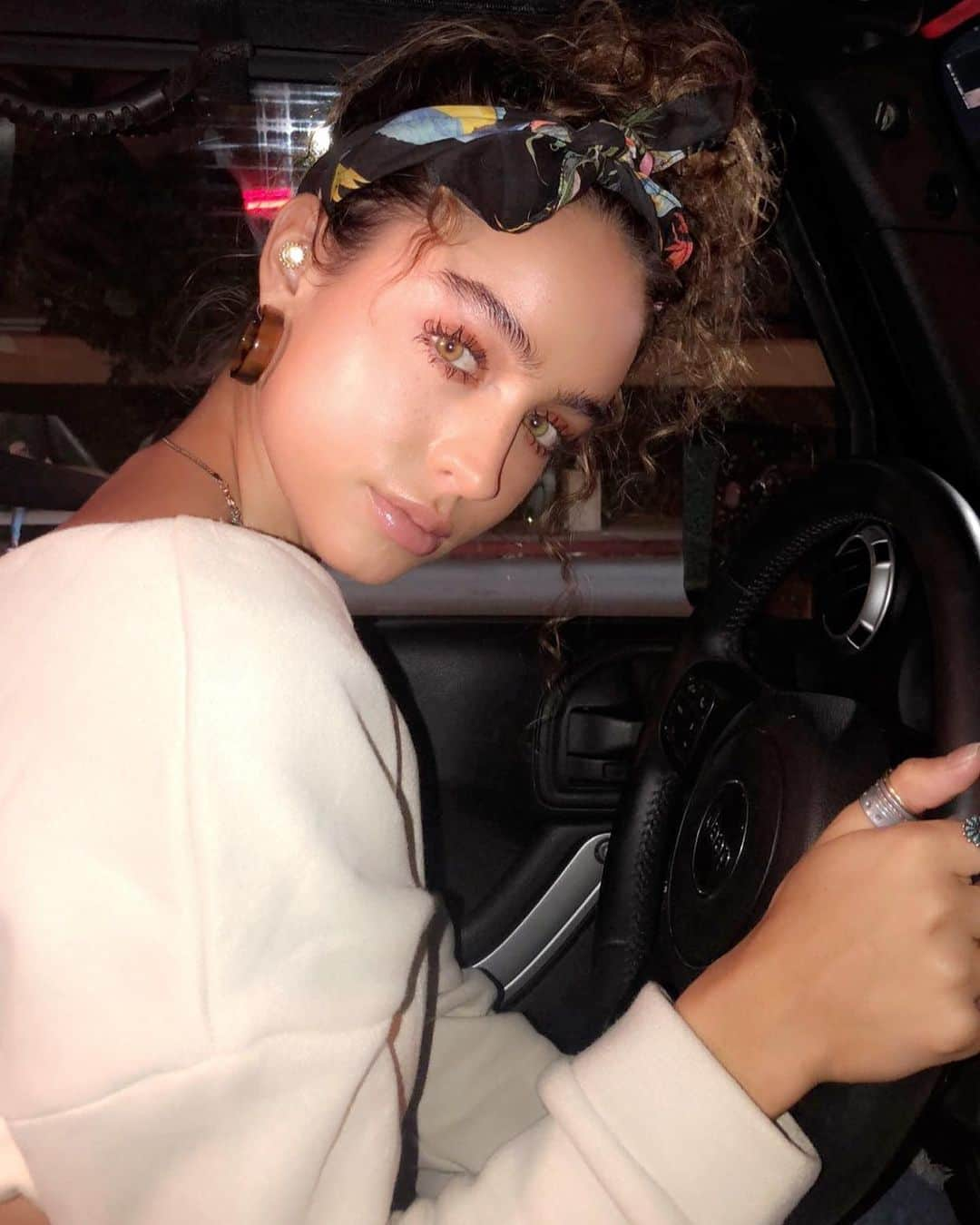 Sommer Rayさんのインスタグラム写真 - (Sommer RayInstagram)「omw 💛  guuuuys dont forget to subscribe to get your january @sommethingsbox 🤪」12月9日 5時50分 - sommerray