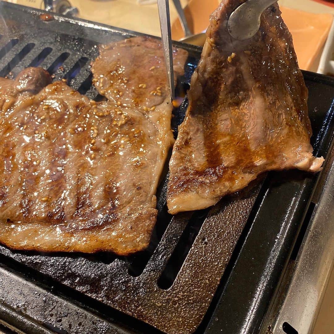 水木一郎さんのインスタグラム写真 - (水木一郎Instagram)「一週間頑張ったからスタッフと焼肉でおつかれディナー。 #焼肉 #デカイ肉 #おつかれさん  #水木一郎」12月9日 6時08分 - ichiromizuki