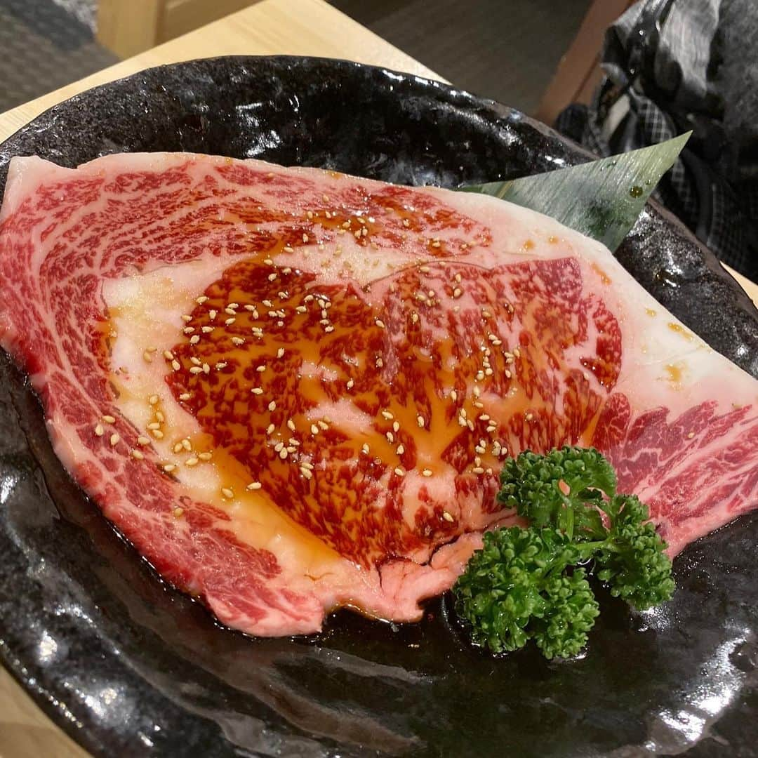 水木一郎さんのインスタグラム写真 - (水木一郎Instagram)「一週間頑張ったからスタッフと焼肉でおつかれディナー。 #焼肉 #デカイ肉 #おつかれさん  #水木一郎」12月9日 6時08分 - ichiromizuki