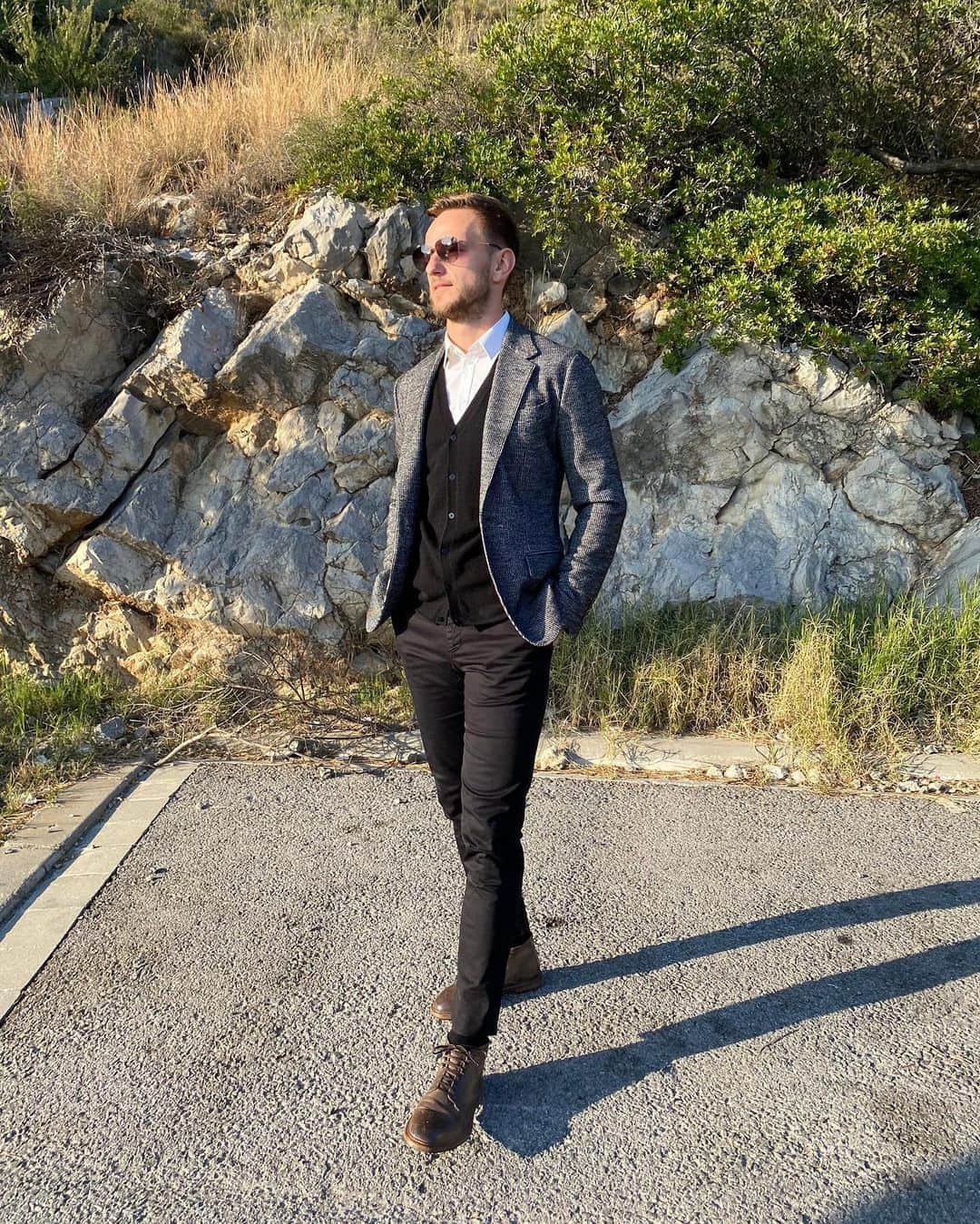 イヴァン・ラキティッチのインスタグラム：「Buenas noches..🤪😴💪 #domingoconlafamilia #mañanamas」