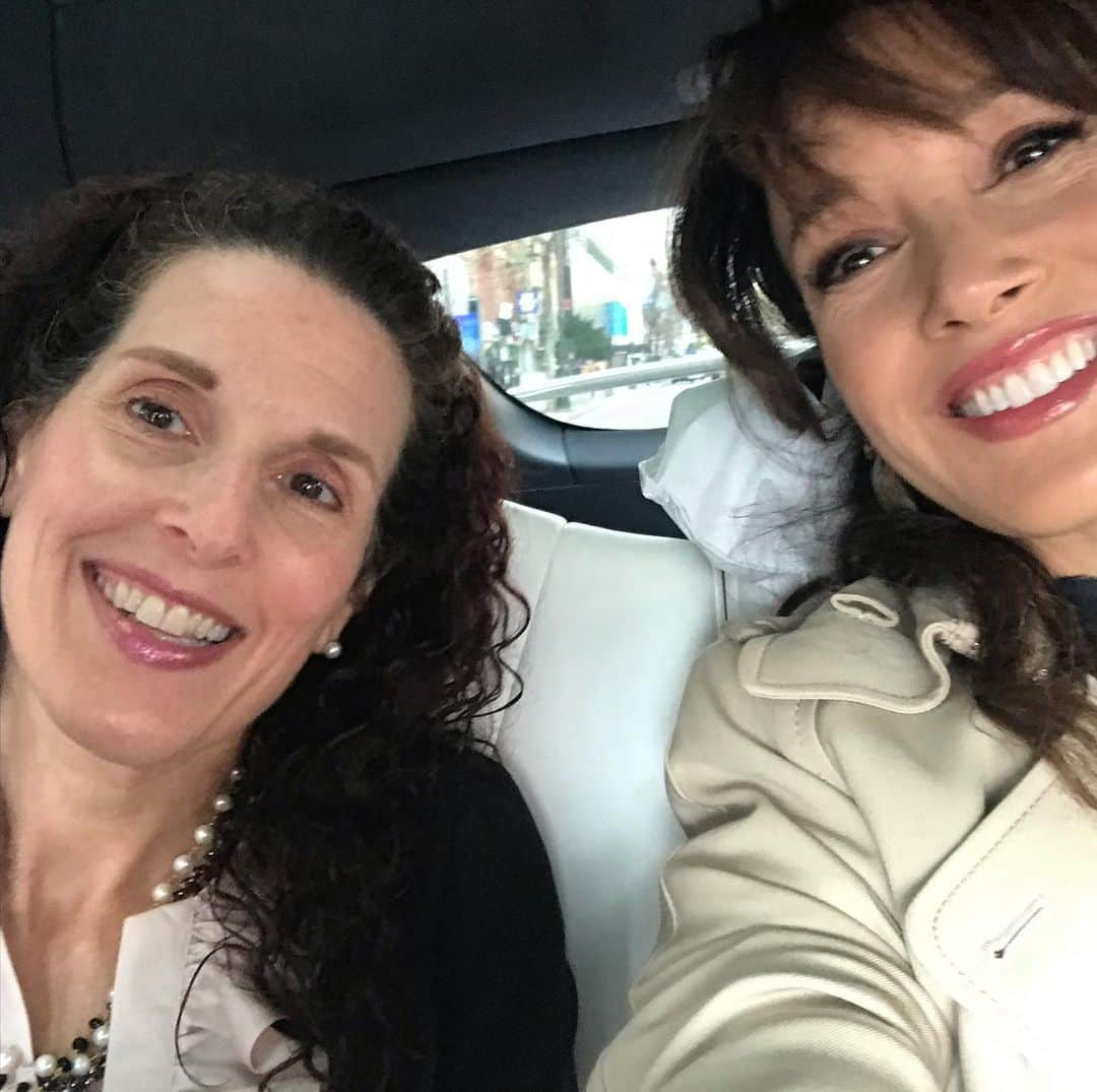 ジェニファー・ビールスさんのインスタグラム写真 - (ジェニファー・ビールスInstagram)「Had a great time on #thelword #nyc press parade. Met so many lovely people! Thanks for the ❤️ #thelwordgenerationq」12月9日 6時21分 - thejenniferbeals