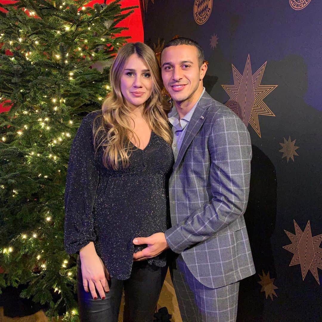 ティアゴ・アルカンタラのインスタグラム：「💥 xmas dinner @fcbayern」