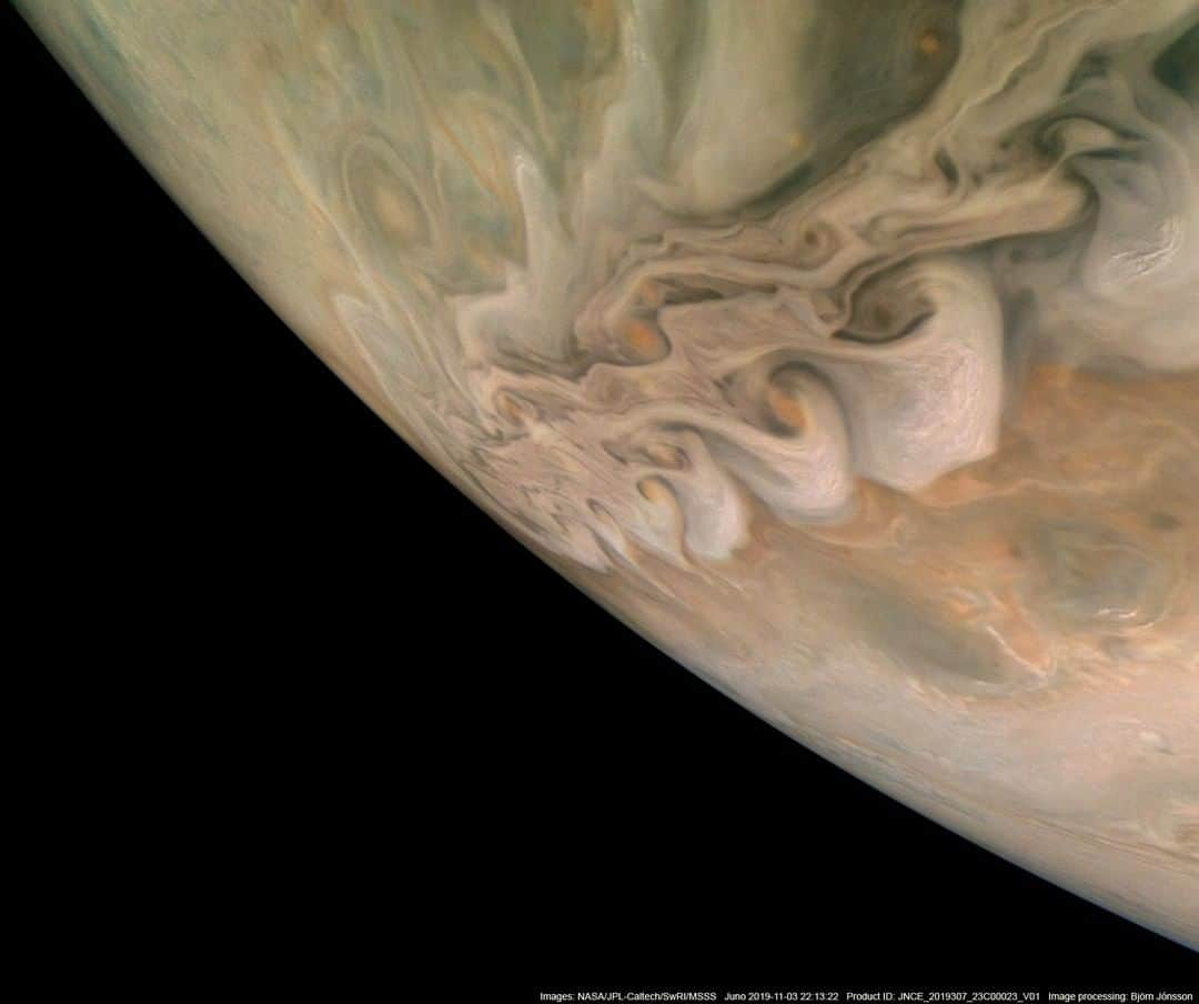 NASAさんのインスタグラム写真 - (NASAInstagram)「🔎 ☁️ Zoom in to Jupiter's clouds with our @NASAJuno mission! ⁣ ⁣ This image was taken by the spacecraft as it flew just 3,200 miles (5,200 km) from the giant planet's northern latitudes during a close flyby on Nov. 3, 2019. Small pop-up storms can also be seen rising above the lighter areas of the clouds, most noticeably on the right side of the image. ⁣ ⁣ Citizen scientist Björn Jónsson created this image using data from the spacecraft's JunoCam imager.⁣ ⁣ #jupiter #juno #nasa #clouds #storms #closeup」12月9日 7時00分 - nasa