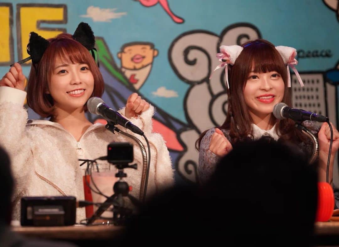 のインスタグラム：「まこりんレディオ公開収録Vol.3  ありがとうございました📻🎶 ゲストの桜もこちゃん @mokochan319 初めてライブで共演した時、MCの時とか楽屋とかで誰よりもフワ〜っとした空気を放っていて、超かわいい！！！と思ってからずっと好きだったので、ラブコールしたら出演してくれました😭とっても嬉しかった…！今日ももこちゃんワールド全開で、たくさん笑顔にしてもらいました🐕👼 . まこりんレディオ、みなさんに送ってもらったメールで成り立つ番組なので、皆さんの中にはメール送って読まれなかったらどうしようとか、面白いこと書かなきゃってプレッシャーに思う人とかもいるかな…と思ってヒヤヒヤしたりもしていたのですが、毎回たくさんの方がメールを下さって、ゆる〜いものから長文から真面目なものからふざけすぎたものまで本当にいろんなものが混ざりあっていて、みんながそれを送ってくれてる姿を想像するだけでも超幸せな気持ちになります。今日もメールの束見て、私は幸せものだ～！！まこりんレディオは幸せな番組だ！って思いました🌈🐈🌈！！ . 今日も、見に来てくれたみなさんのこと大好きだな〜ってしみじみ思ったよ。Happyな一日をありがとうございました💡. 映画や本のことがあったり、イベントの種類もいろいろだったりと、応援してくれてる皆さんには混乱させてしまうこともあるだろうし、人それぞれこういう時のまこりんイベントが好き、っていう好みもバラバラだと思う！正直私が頭フル回転させて難しいっぽいこと言ってる時より今日みたいに楽しいなーって思ってる時の方が好きな人もいるだろうし、逆もあると思うけど、みんな、自分が好きだなって思う時の私と一緒にいてくれるとうれしいな。全部私だし、どの私の事好きでも私は100%で嬉しいです！！ . 今年のイベントも残り少なくなってきたけれど、気になるのがあったら会いに来てくれると嬉しいな🐈 (写真6枚目はもこちゃんがくれたかわいいグミ！本当にかわいいグミ…) 🧬🧬🧬🧬🧬🧬 12/15 (日)DVD発売サイン会 ＠神田書店 つくば店さん→野田店さん 12/17(火) Who is a Makorin ? Vol.6(トークイベント/ゲスト:紗倉まなさん) ＠渋谷LOFT9 12/20-21 MOOSIC LAB2019 招待作品枠にて監督作の上映 （舞台挨拶に行きます！）＠アップリンク吉祥寺  12/25（水）Bambi&Bstar 合同イベント（ライブの予定です🎶）＠池袋ライブインロサ 🧬🧬🧬🧬🧬🧬」