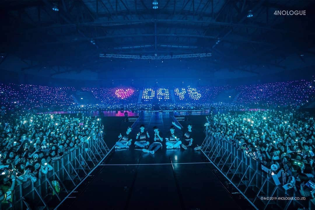 DAY6さんのインスタグラム写真 - (DAY6Instagram)「Bangkok!! You guys were just perfect last night!! Like we said, you guys are our motivation and we want to give back all the great feelings we recieve to each and every one of you! We truly hope your everyday is filled with happiness!!!」12月8日 22時24分 - day6kilogram