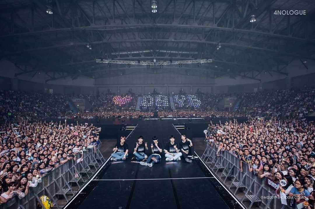 DAY6さんのインスタグラム写真 - (DAY6Instagram)「Bangkok!! You guys were just perfect last night!! Like we said, you guys are our motivation and we want to give back all the great feelings we recieve to each and every one of you! We truly hope your everyday is filled with happiness!!!」12月8日 22時24分 - day6kilogram