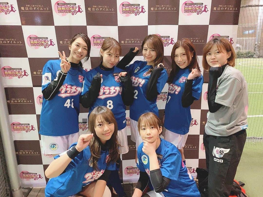 西村ケリーさんのインスタグラム写真 - (西村ケリーInstagram)「今日は #芸能人女子フットサルリーグ　 ありがとうございました😊 1ゴール1アシストでしたが、4位だったので次回に向けてまた頑張りたいと思います☺️💕寒い中応援来てくれた皆様ありがとう🥺とりあえず家着いたら熱い湯船に浸かろうと思います🤫💕 おつケリーィ🙋‍♀️🙋‍♀️🙋‍♀️🙋‍♀️ #フットサル #フットサル女子 #フットサルコーデ #グラチア  #ユニフォーム　#背番号　#8 #futsal #futsal⚽ #⚽️ #春菜めぐみ　#真奈　#石川あんな　#藤巻あおい　#本間ひろみ　#萬純枝　#西村ケリー　#最高のチーム　#team #canpionato #futbol」12月8日 22時25分 - kellynishimura8