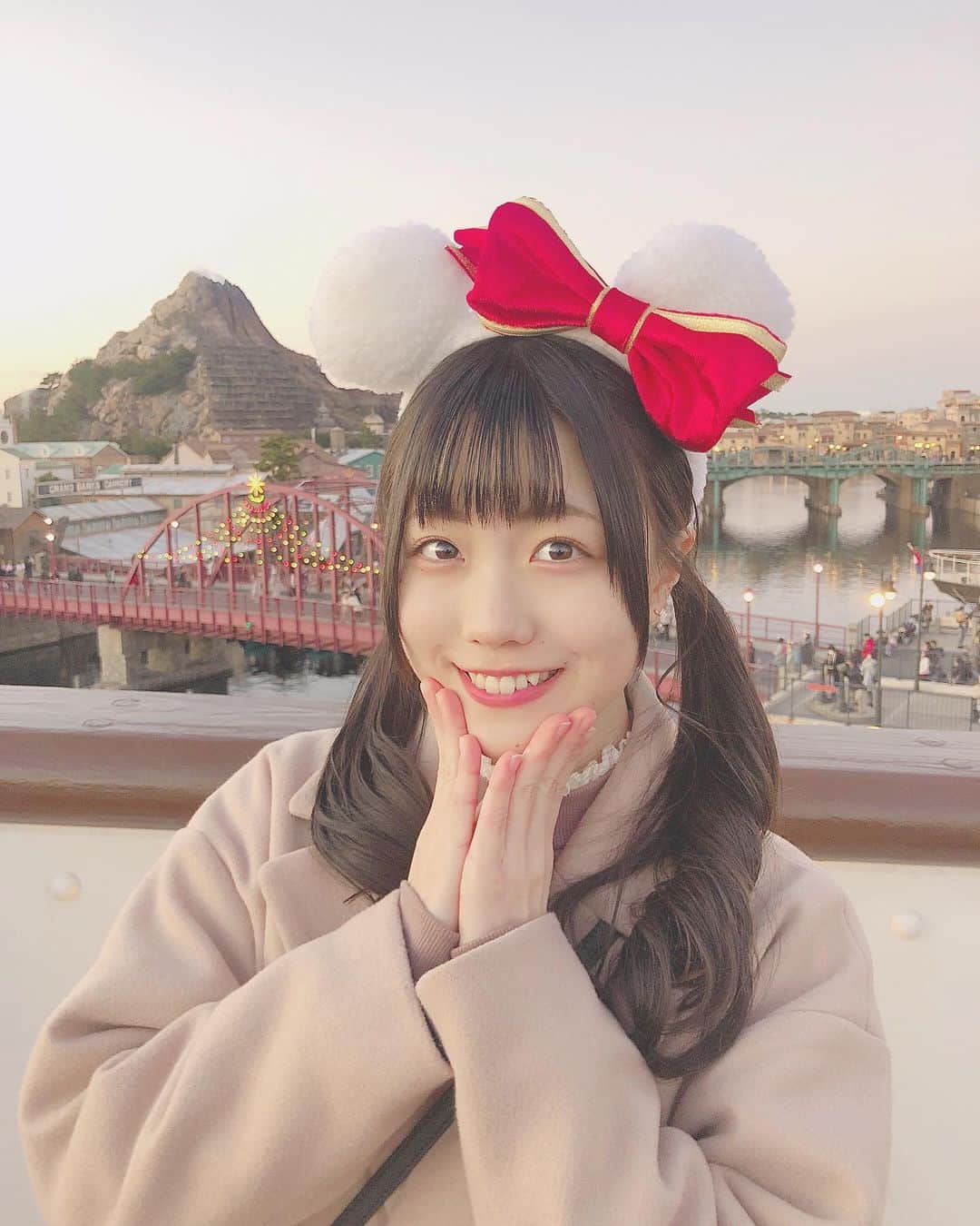 のインスタグラム：「🕊 クリスマスででにーしてきた ☺︎☺︎ . . . #クリスマス #ディズニー #ディズニーシー #disneysea #disney #クリスマスディズニー」