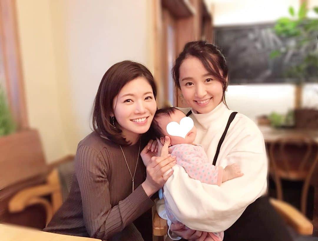 のインスタグラム：「先日のランチ🍽 最近益々お美しくなってます✨あさみんのお誕生日のお祝いもしました🥰  生後数日の時にお見舞いに来てくれたので、娘の成長ぶりをとっても喜んでくれました〜👶✨ これからも見守ってね❤️ #ランチ #幸せな時間 #お誕生日おめでとう #happybirthday #お祝い」