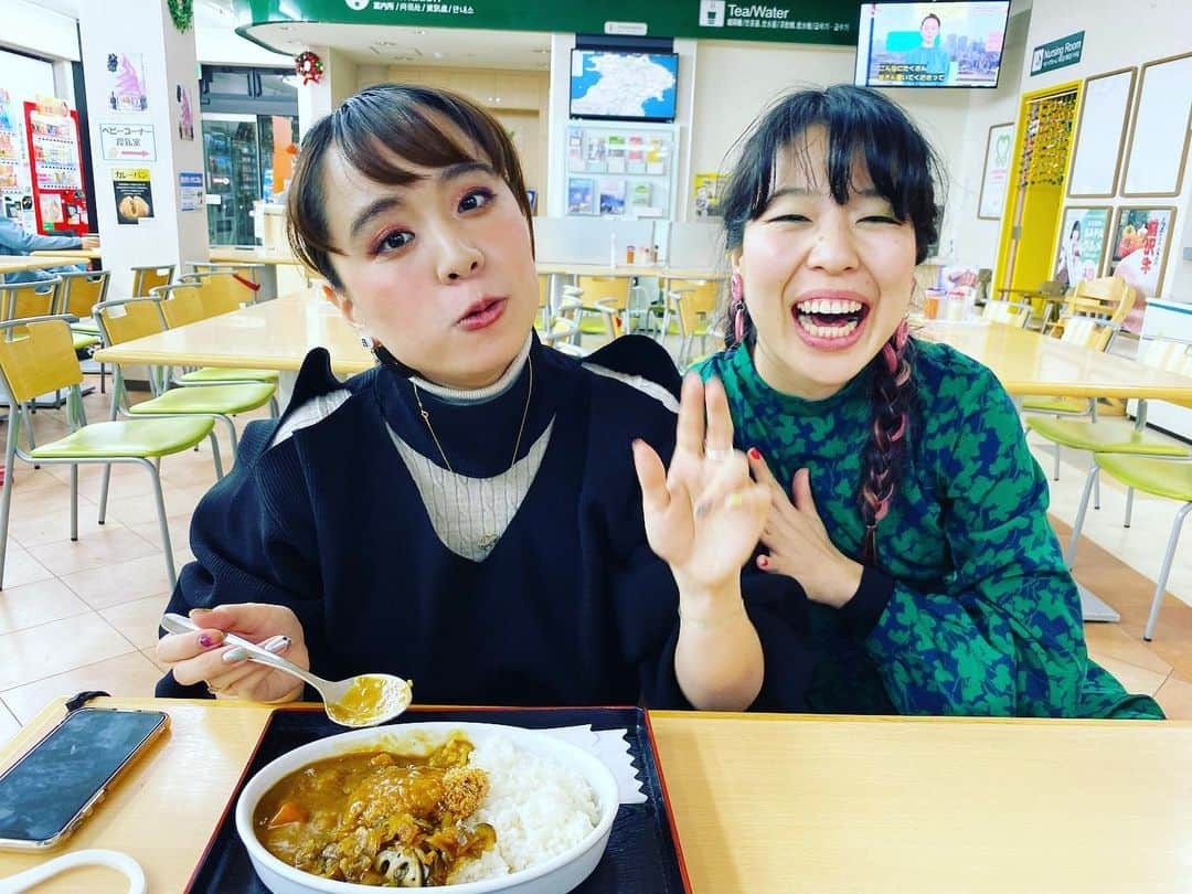 小春さんのインスタグラム写真 - (小春Instagram)「#姉カメラ  カレーはうまい」12月8日 22時33分 - suttokodokkoiii