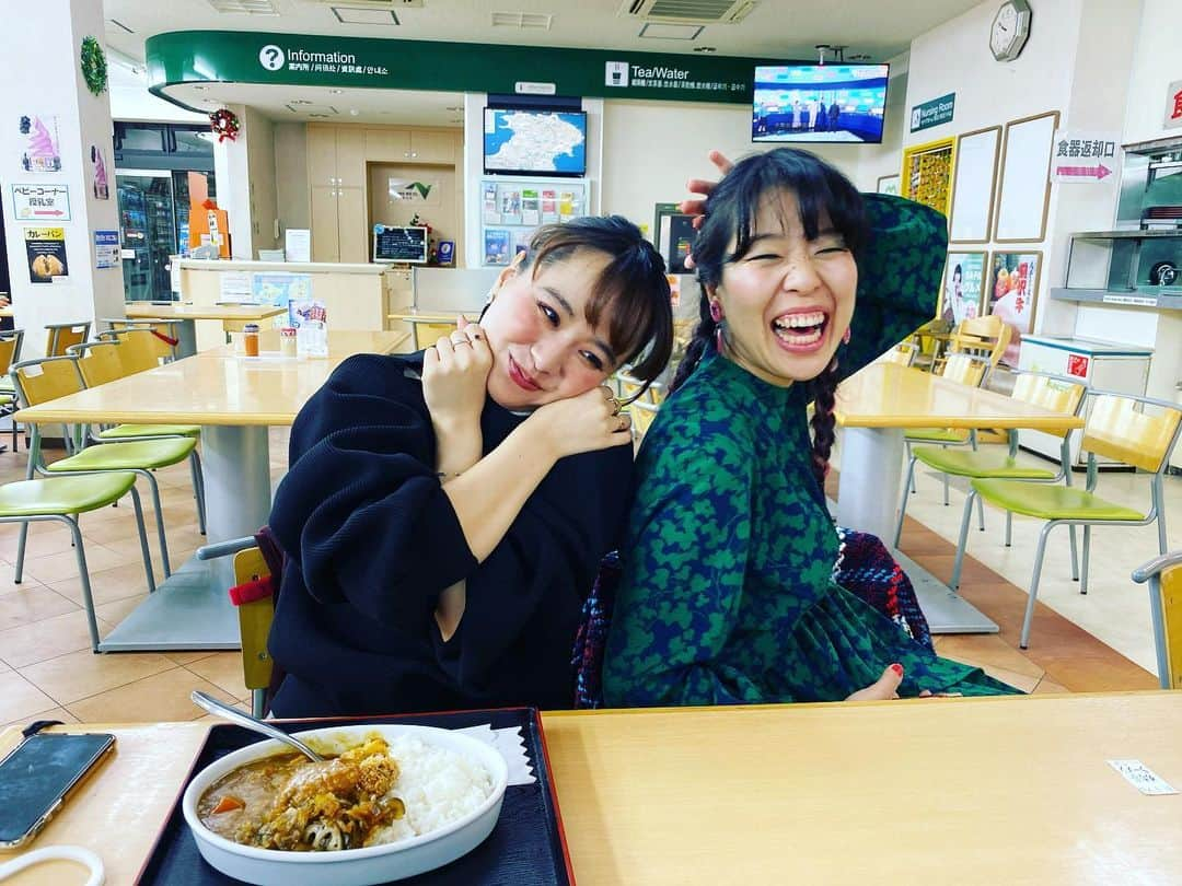 小春さんのインスタグラム写真 - (小春Instagram)「#姉カメラ  カレーはうまい」12月8日 22時33分 - suttokodokkoiii