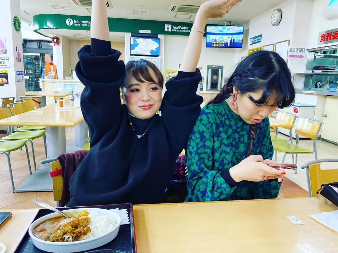 小春のインスタグラム：「#姉カメラ  カレーはうまい」