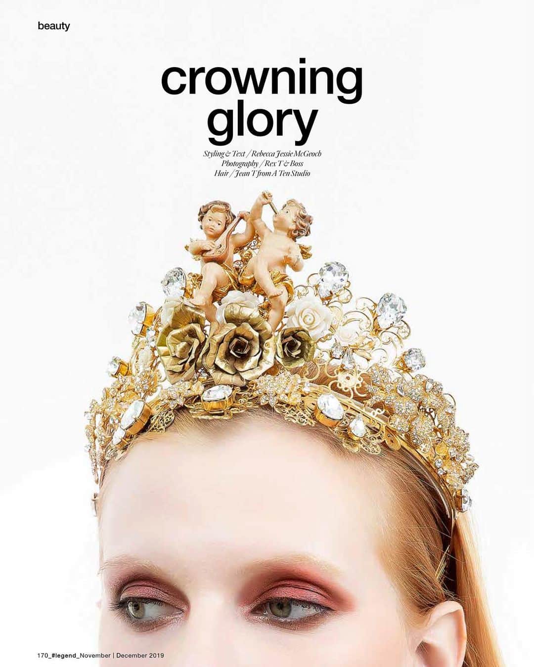 RJMStyleのインスタグラム：「The magic of Christmas and the festive new year is all about enjoying this very special time through the eyes of a child .. It’s fables and fairytales ,parties and dressing up .. I have my heart set on a fantastical crown /headband .. swipe right read my latest obsession @hashtag_legend .. let the celebrations begin 💫」