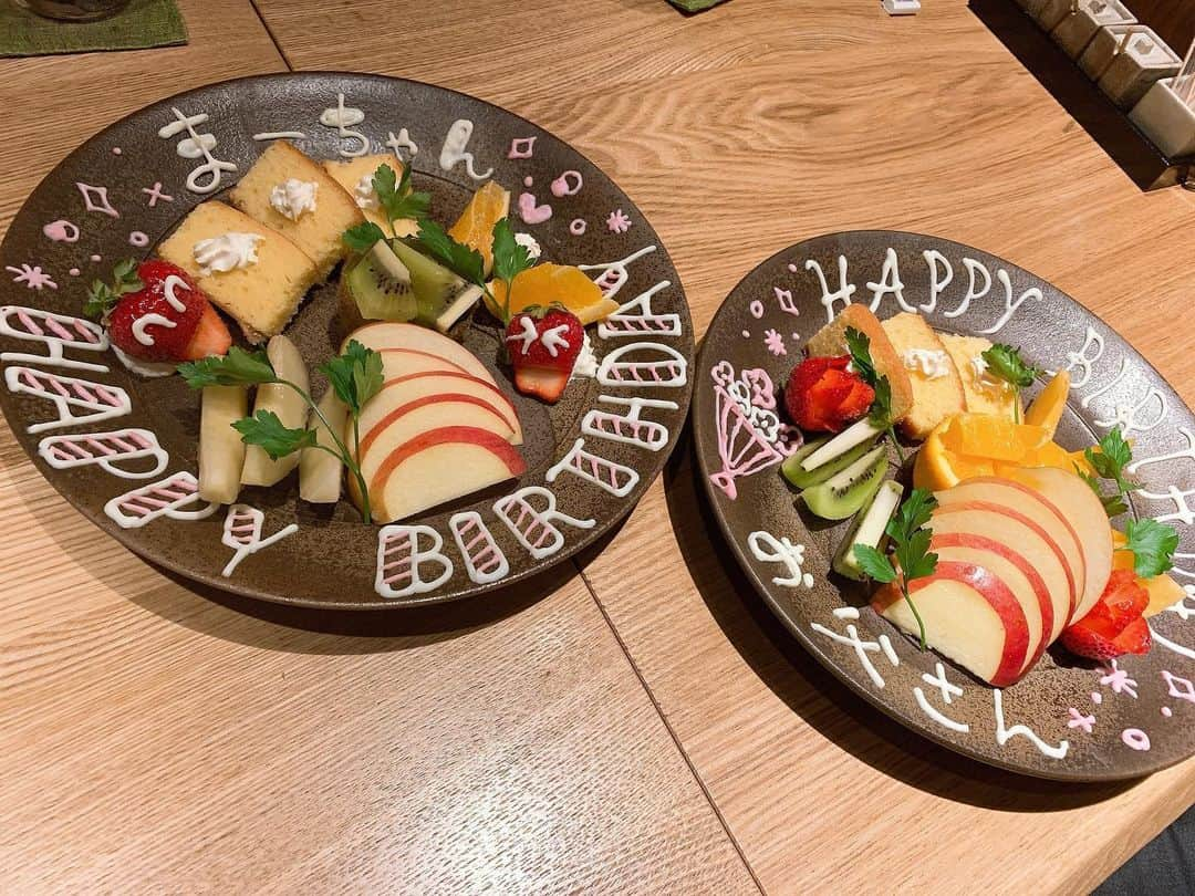 重留真波さんのインスタグラム写真 - (重留真波Instagram)「・ 今日は父と姉と家族ご飯でした！ サプライズで早めのお誕生日を お祝いしてもらいました🎂 父と娘1日違いの誕生日！ 今年は祝えて幸せだね❤️ #1211 #1212 #姉のサプライズ力」12月8日 22時50分 - shigetome.manami.official