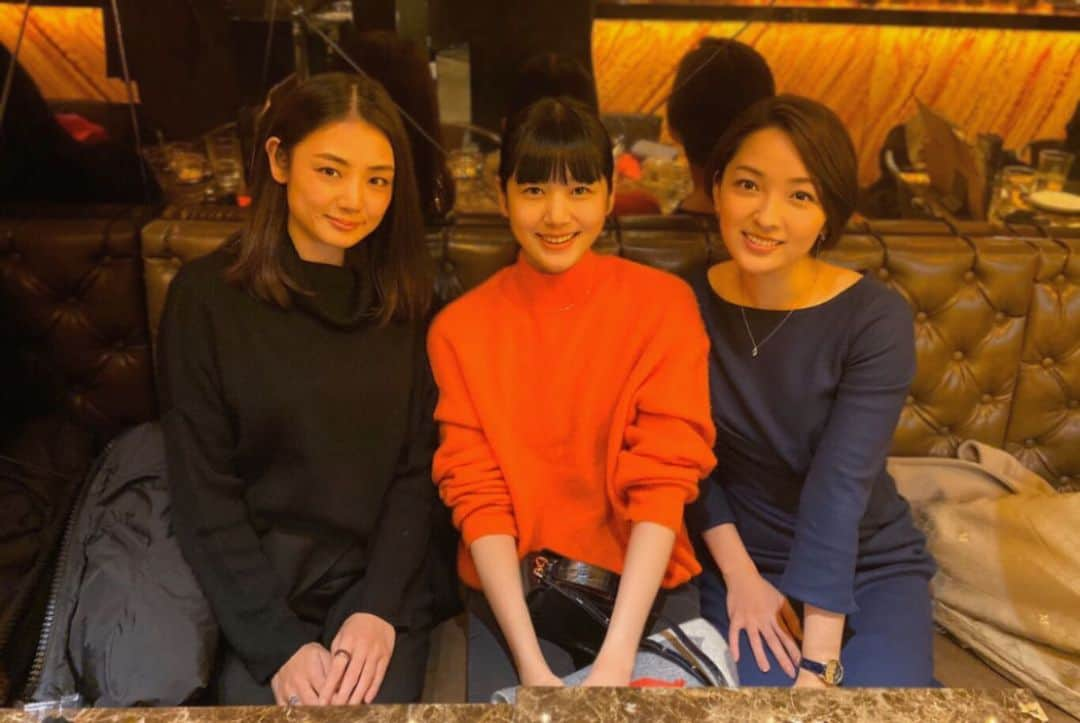 片山萌美さんのインスタグラム写真 - (片山萌美Instagram)「この間ですが新井貴子ちゃんと数年ぶりの再会。 酒井美帆ちゃんと3人でランチ🍽 凝縮してお話たくさんして 今度は夜、呑みに行こうとなりました。笑 数年前と変わらず素敵なお二人と話せて楽しかった✨ そして今日は貴子ちゃんのお誕生日！！おめでとう🎂🎉 #kikoarai  さん #酒井美帆　さん #片山萌美」12月8日 22時54分 - moet_mi