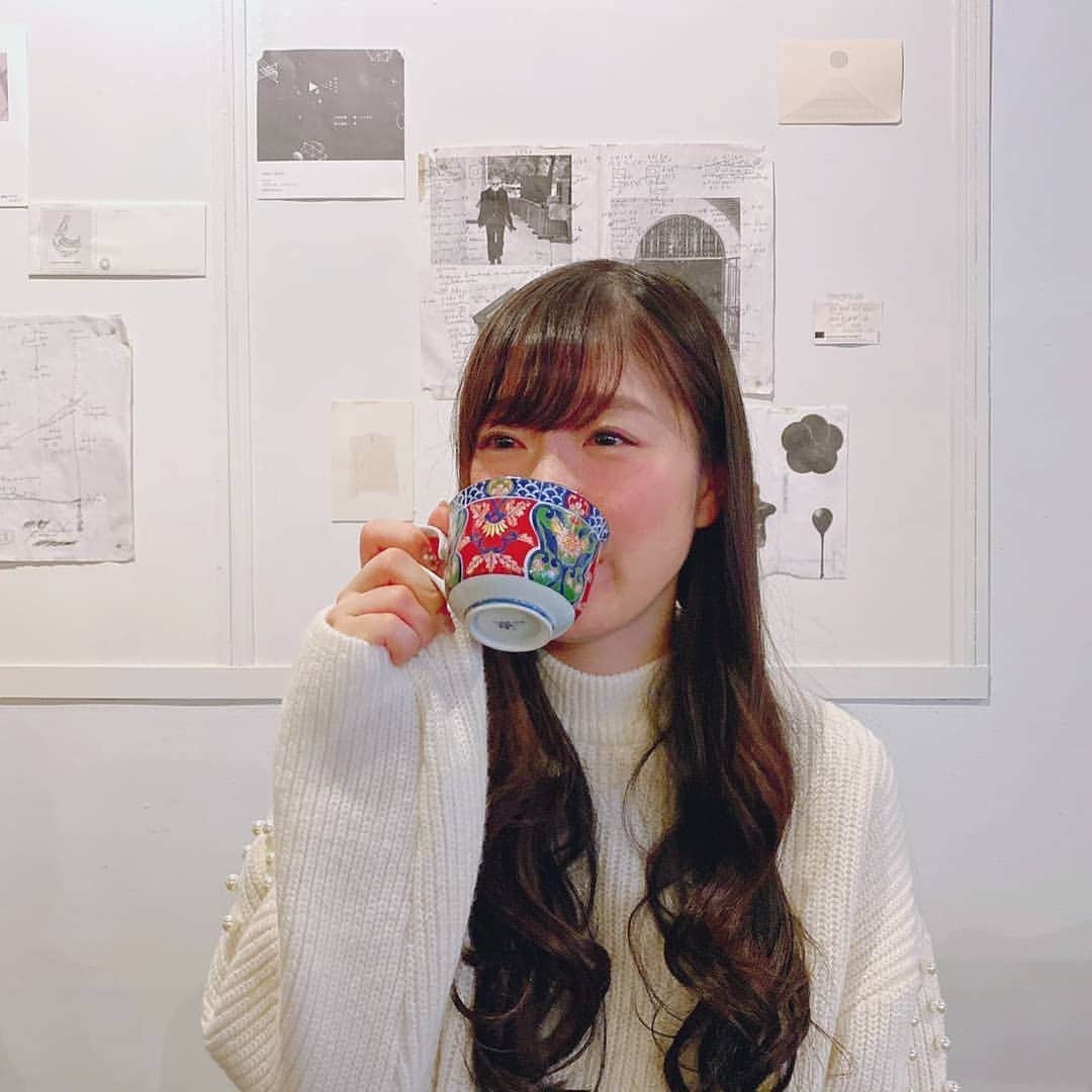 葉山いくみのインスタグラム：「妹がたくさん写真撮ってくれるんだけどいつもどんな顔していいかわからない😇」