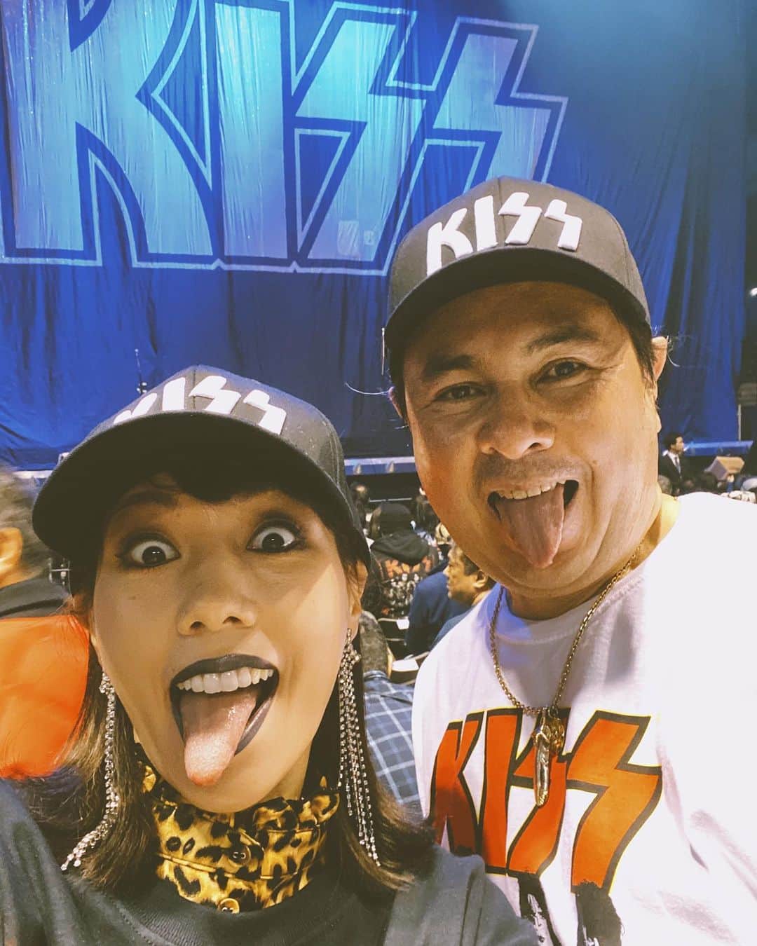 仲里依紗のインスタグラム：「パパと趣味が一緒だから 友達みたいでほんと楽しい😍🖤⚡️👨🏻 楽しかった〜🥰 @kissonline」
