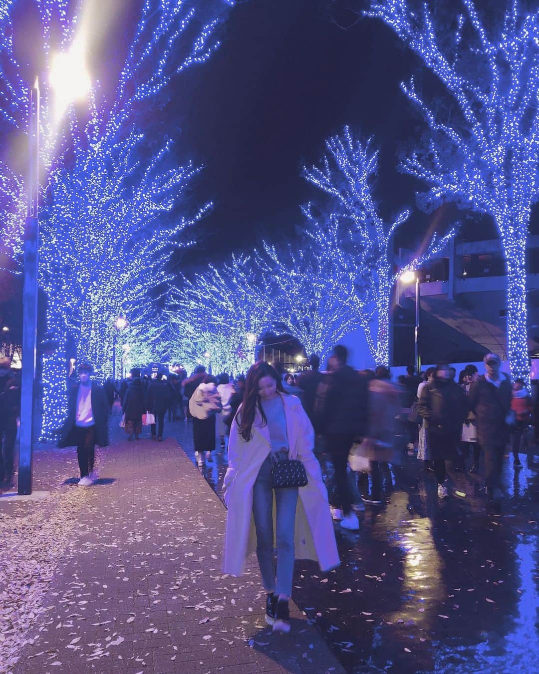 濵松里緒菜さんのインスタグラム写真 - (濵松里緒菜Instagram)「* * * れななとイルミネーション💙💙💙 * * #christmas #christmaslights #shibuya  #青の洞窟 #イルミネーション #渋谷 #クリスマス」12月8日 23時08分 - riona_hamamatsu