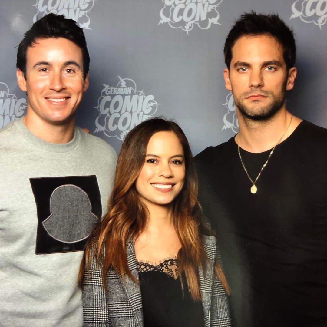 ブラント・ドーハティのインスタグラム：「Family photo 😃😄😐」