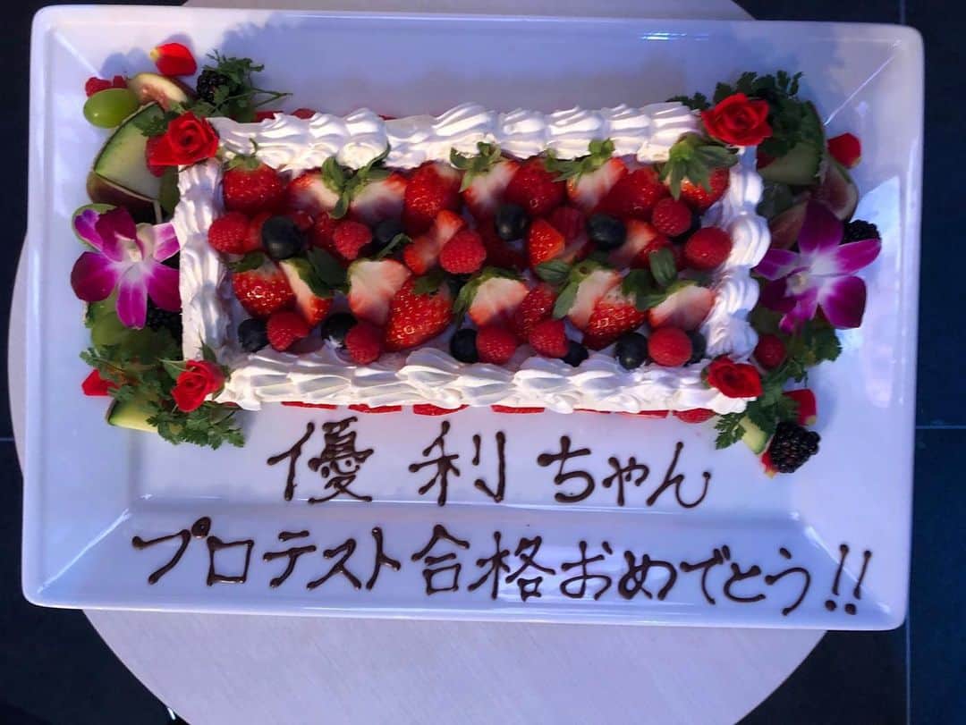 吉田有里さんのインスタグラム写真 - (吉田有里Instagram)「やっぱり記念に載せておこう。♥️ ・ ・ プレゼントが可愛すぎて使えなさそう…。YSLの口紅は使いました💓激かわでした♥️♥️♥️ ・ #ありがとうございます❤︎」12月8日 23時43分 - yuri_yoshida__