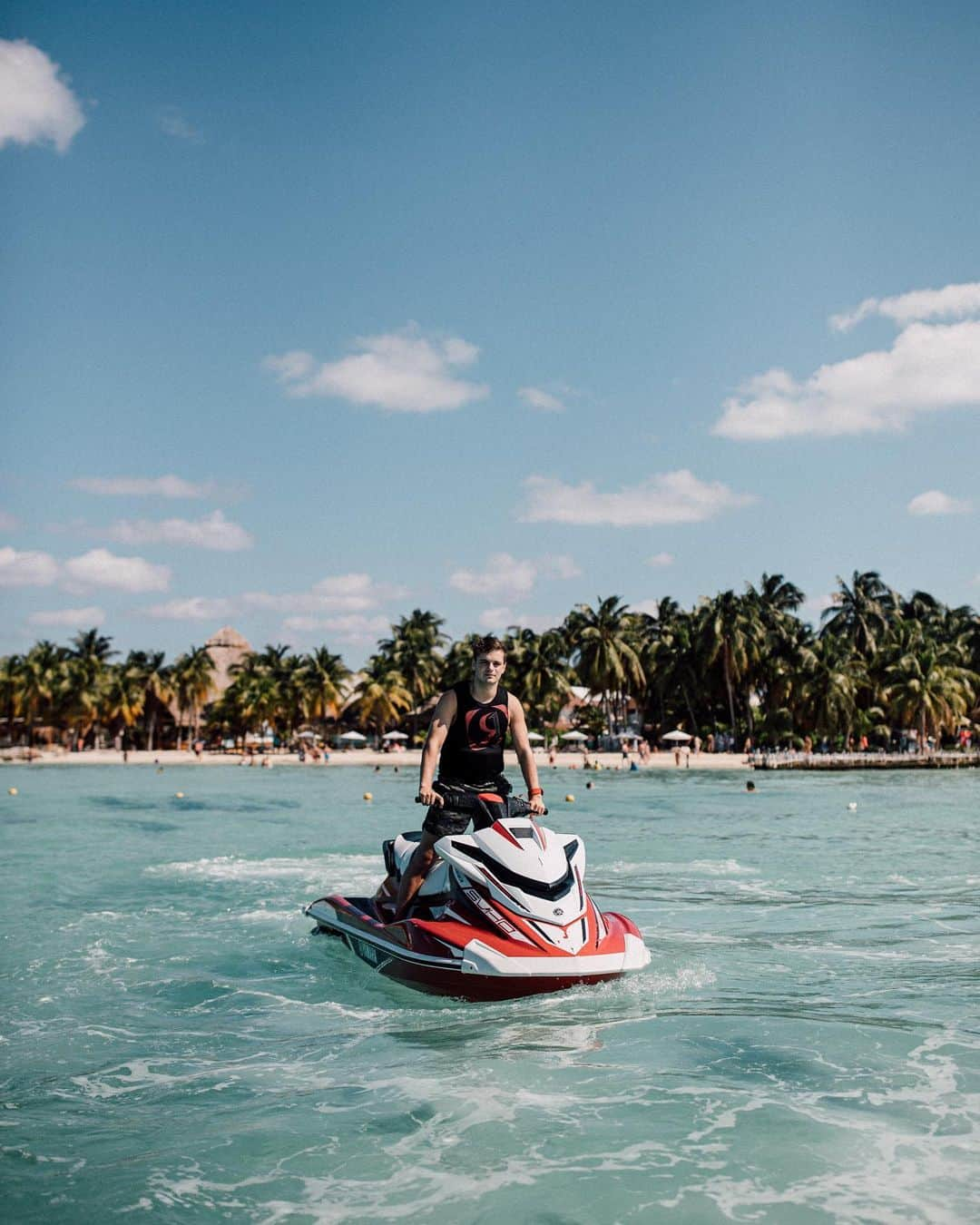 マーティン・ギャリックスさんのインスタグラム写真 - (マーティン・ギャリックスInstagram)「🌴」12月8日 23時46分 - martingarrix