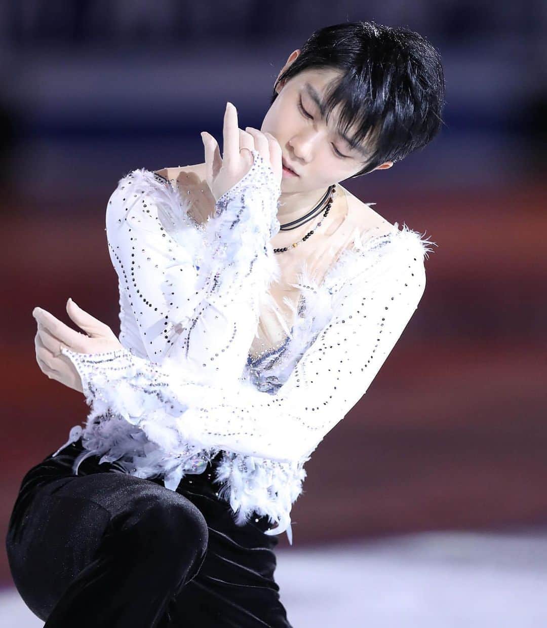 羽生結弦さんのインスタグラム写真 - (羽生結弦Instagram)「言葉にならない😢✨🦢 #Repost @sponichitokyophoto ＜グランプリファイナル第4日＞エキシビションで滑る羽生結弦(撮影・小海途 良幹） #羽生結弦 #yuzuruhanyu #hanyuyuzuru #yuzuru #figureskater #figureskate #figureskating #하뉴유즈루 #羽生结弦 #юдзуруханю #gpf #グランプリファイナル」12月9日 0時20分 - yuzu_kanami