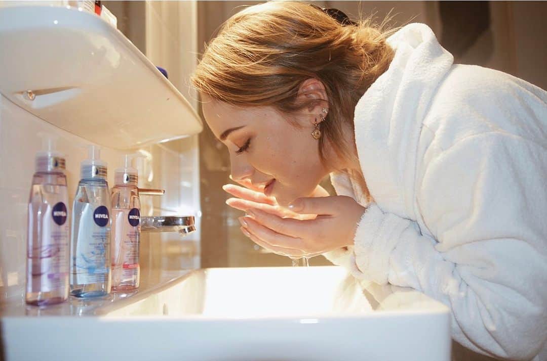 Pleun Bierboomsのインスタグラム：「A real must when I wake up & before I go to bed: cleansing my skin with oil @niveanederland #NIVEAambassadrice #niveapartner 🕊」