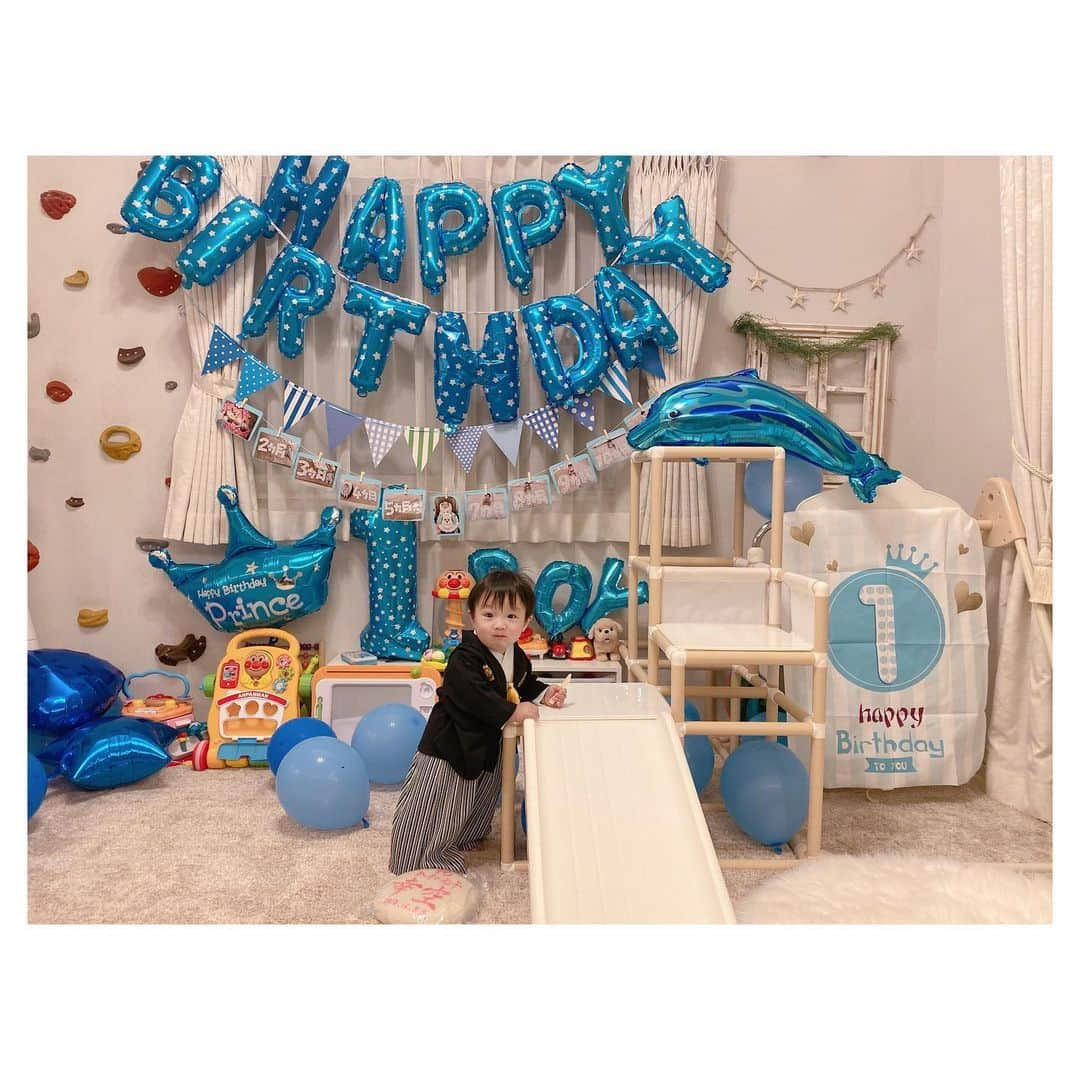 辻希美さんのインスタグラム写真 - (辻希美Instagram)「一歳のお誕生日はお義母さんが頼んでくれた袴を着ました🎂💕 #幸空 #1歳 #happybirthday  #袴姿 #激かわ #似合う #☺️💕」12月9日 1時01分 - tsujinozomi_official