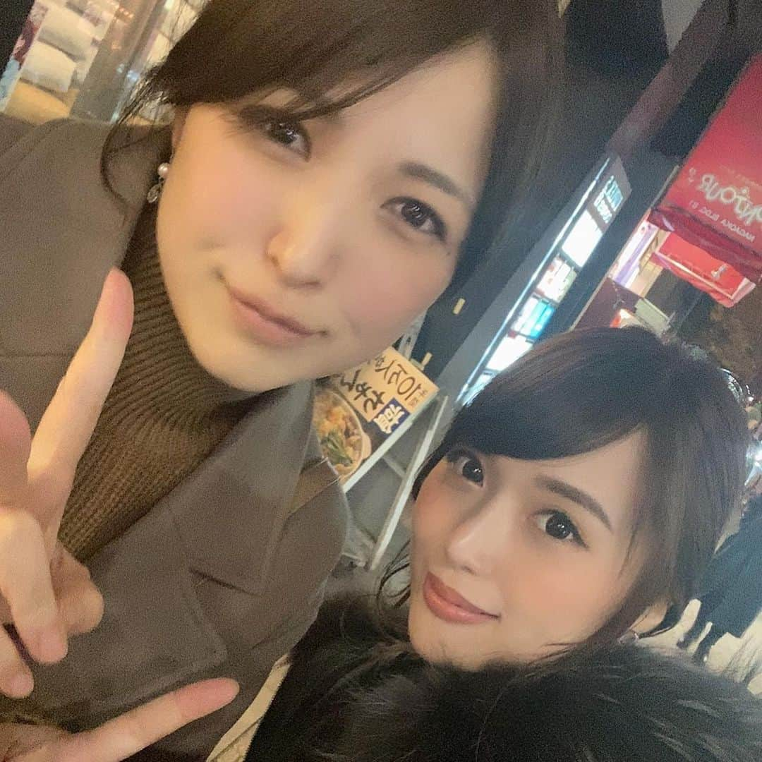 岡英里さんのインスタグラム写真 - (岡英里Instagram)「ゆきみちゃん @nakan0yukimi とランチ🍕 . . 炭水化物食べ過ぎだったけど美味しかった〜😂❤️ . . ほぼ1週間ぶりくらいの再会☺️💕 . . 時間作ってくれるゆきみちゃん好き好きだし感謝😌💕 . . #ランチ #デート #東銀座 #イタリアン #ピッツァ #🍕 #ペンネ #パスタ #美味しかった #😋 #女子会 #アラサー #アラサー女子 #美女 #嬉しい #お友達 #大事 #japapnese #beauty #instagood #followｍe  #follow」12月9日 1時03分 - okaeri0424