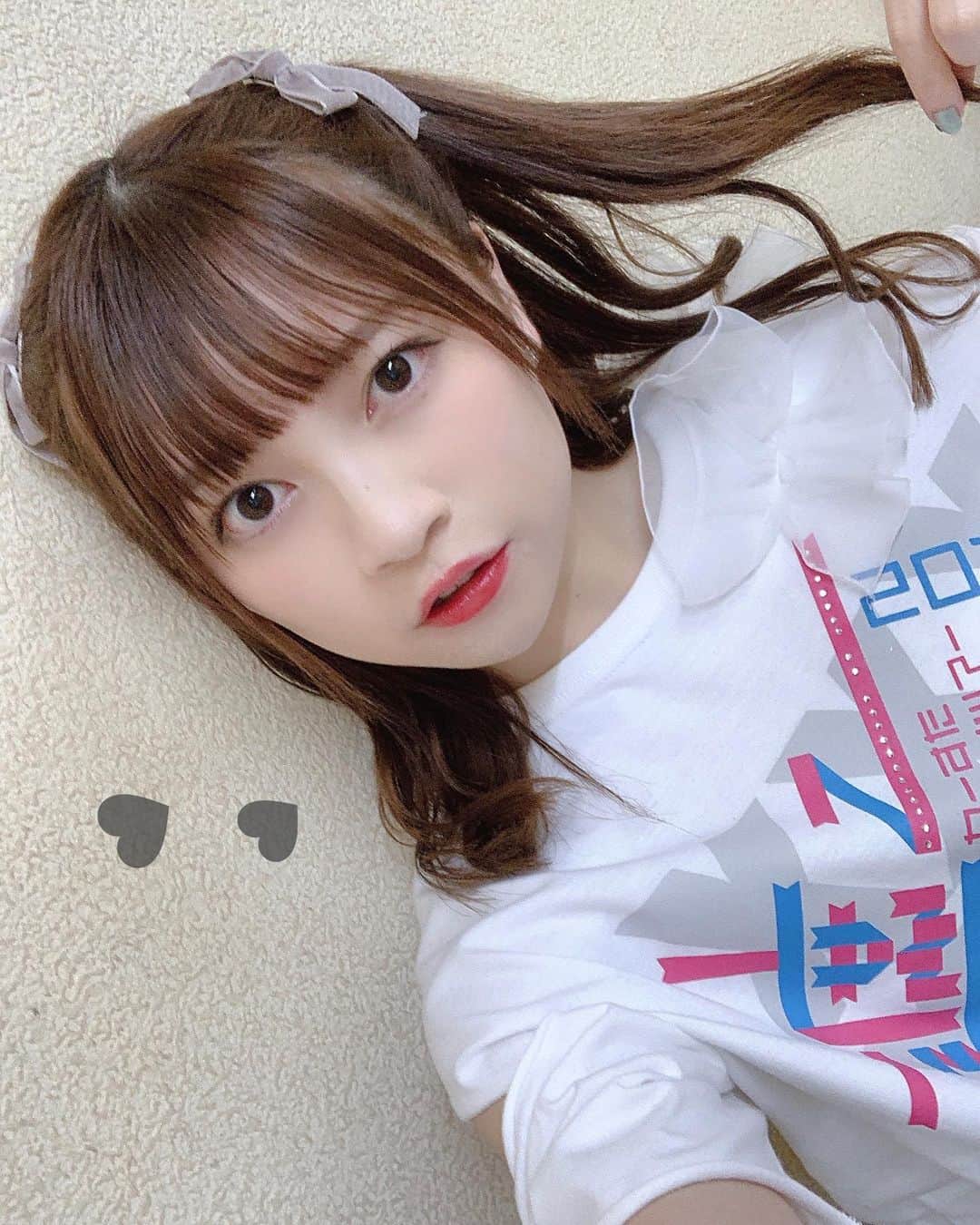 廣川奈々聖のインスタグラム：「．｢わーすたLIVE TOUR 2019 遮二無二xxx！｣﻿ ツアーファイナル *大阪公演*﻿ 有難うございました。🕊💞﻿ ﻿ ﻿ 11月頭の東京から始まって、4都市をまわりました﻿ ﻿ ﻿ ﻿ 10/8にフリーライブを経てのツアー﻿ 絶対に結果を残したいと思っていました。﻿ ﻿ なので、ほとんどの公演がSOLDOUTというのは﻿心の底から嬉しかったな〜！ ﻿ ﻿ ﻿ ﻿ 今回のツアーは﻿ タイトルの｢遮二無二｣とかけた﻿ ｢ xxx ｣に込められた演出が随所に隠れていました﻿ ﻿ 皆は何個見つけられた☺︎、、？﻿ ﻿ ﻿ ﻿ 自分のやりたい演出、﻿ 演出家さんと相談してたくさん形にしてもらいました。﻿ ﻿ ﻿ ﻿ ﻿ こういう魅せ方もあるんだってものすごく勉強になったし、﻿ ｢スタンドアロン・コンプレックス｣は﻿ 私達もファイナルを終えるまで知らなかった﻿ もうひとつの意味も教えてもらいました。﻿ ﻿ 聞いたとき、感動して涙が出ました；＿；。(またブログかどこかで話すね)﻿ ﻿ ﻿ ﻿ ﻿ ﻿ 私は誰かのライブに行ったとき﻿ いつもその演出の意味を考えてしまいます。﻿ ﻿ ﻿ そこに、演者の本当の想いが見える気がするから﻿ 好きです。☺︎﻿ ﻿ ﻿ ﻿ ﻿ 私たちはアイドルというジャンルだけど、﻿ ﻿ ライブを観て、﻿ そこから色んな想像がしたくなるような﻿ 最高にワクワクするエンターテイナーになりたいです 私も！ ﻿ ﻿ ﻿ ﻿ ﻿ 遮二無二駆け抜けて﻿ ステージ上で、私という人間が生きていることを実感したツアーでした﻿ ﻿ ﻿ 毎年ツアーで拘っている歌も﻿ 今年は去年よりも自信を持って届けられた！﻿ ﻿ ﻿ ﻿ ﻿ どの公演もキラキラに輝いていて﻿ 全部忘れられません﻿ ﻿ ﻿ みんなもそうだったらいいな☺︎﻿ ﻿ ﻿ ﻿ もう次に向けて走り出します！﻿ 今年のツアーも本当にありがとうございました。💐✨﻿ ﻿ ﻿ ﻿ ﻿ ﻿ ﻿ #わーすた #遮二無二xxx #wasuta」