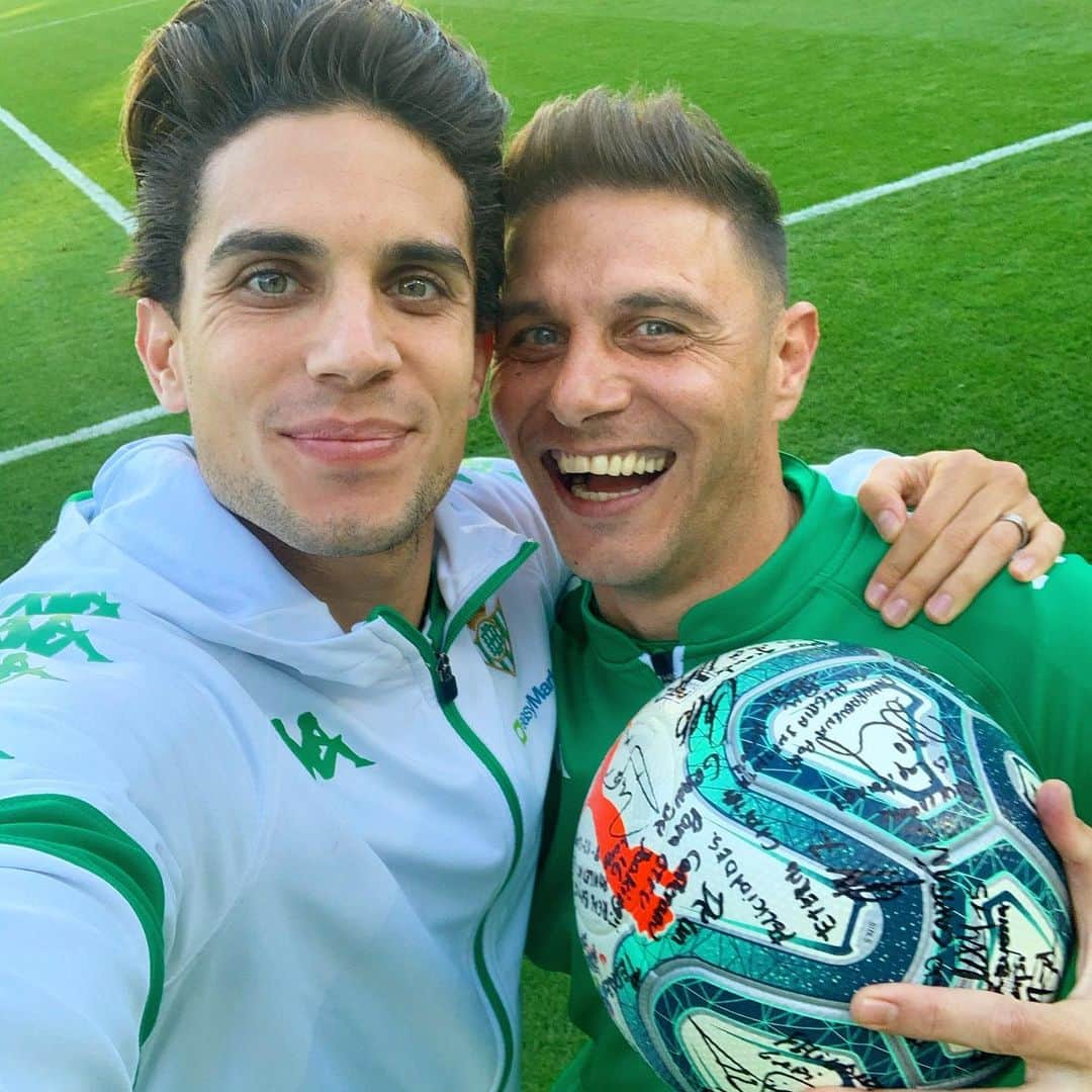 マルク・バルトラのインスタグラム：「3 puntazos más!!! Grande equipo y afición! Felicidades por el hat-trick, Hulio!! MUSHO BETIS!」